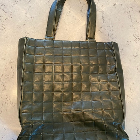 Vintage Chanel Olive Green Lambskin Quilted Tote Bag with CC Logo - Picture 3 of 14